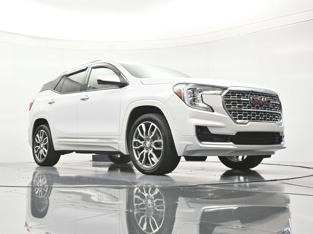 Used 2024 GMC Terrain Denali w/ Denali Premium Package AWD/4WD image 40