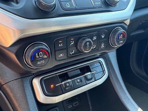 Used 2023 GMC Acadia SLT AWD/4WD image 28