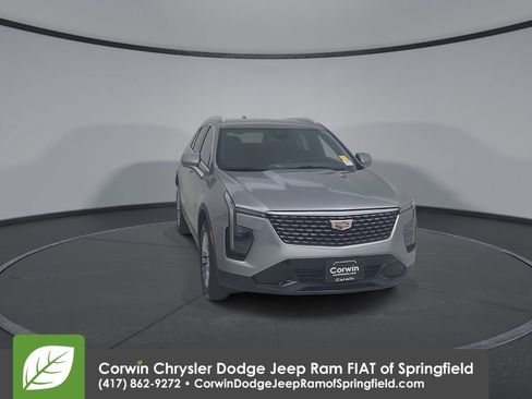 Used 2025 Cadillac XT4 Premium Luxury image 4