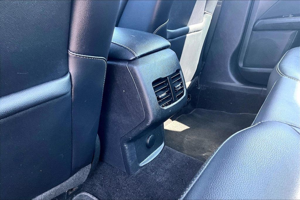 Used 2017 Ford Fusion SE w/ Equipment Group 201A FWD image 32