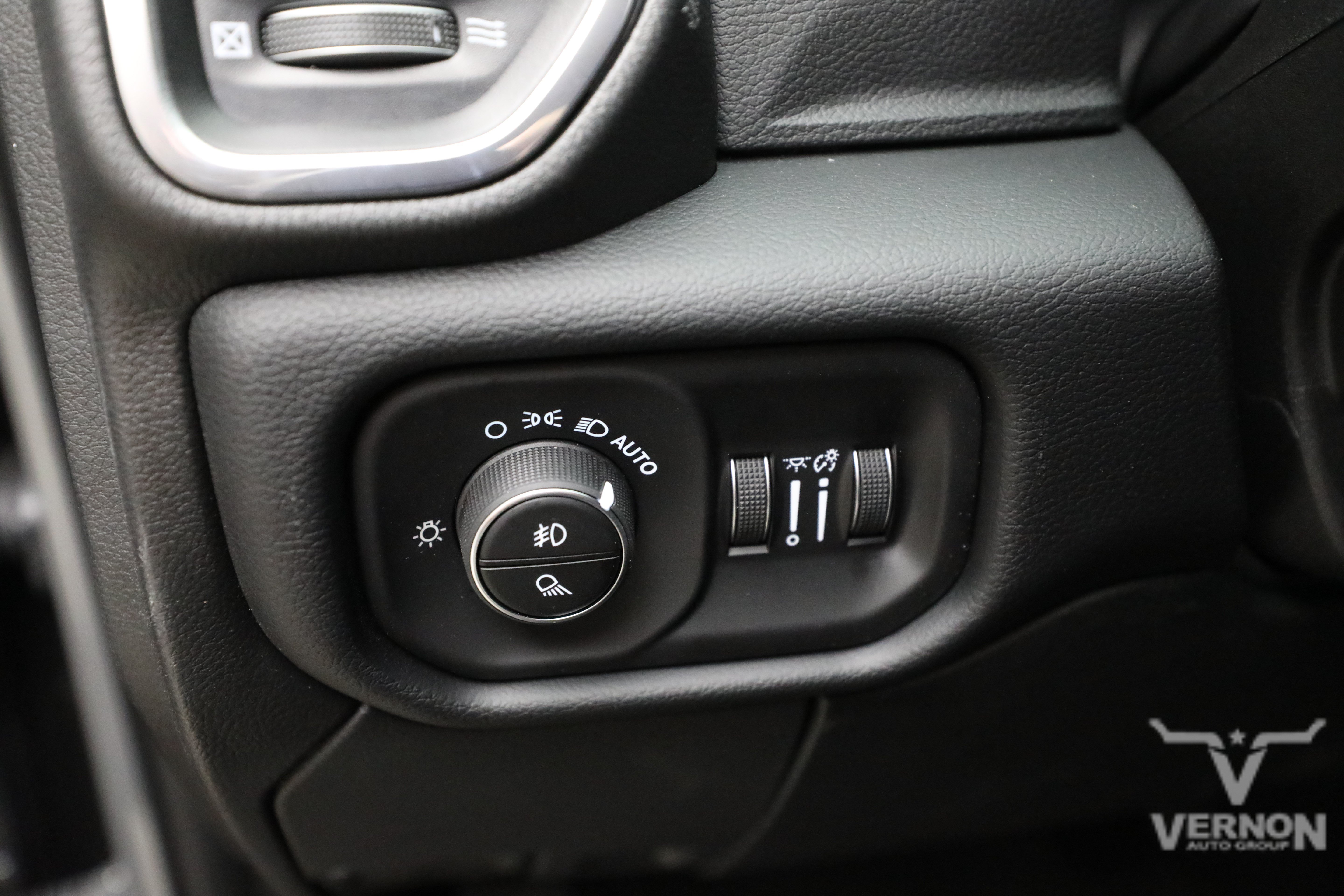 New 2026 RAM 3500 Laramie AWD/4WD image 16