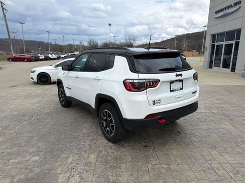 Used 2025 Jeep Compass Trailhawk image 6