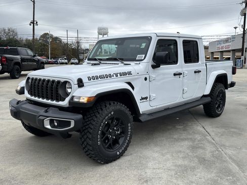 New 2025 Jeep Gladiator Sport image 3