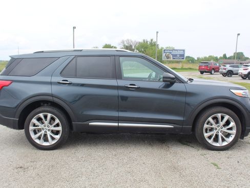 Used 2023 Ford Explorer Platinum w/ Premium Technology Package image 4