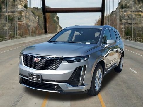 New 2025 Cadillac XT6 Luxury image 3