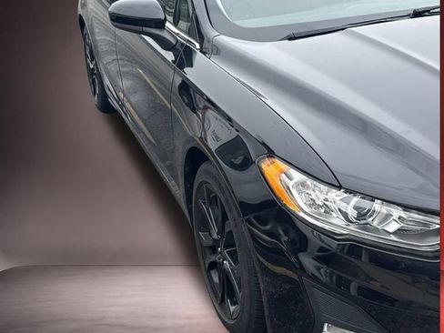 Used 2020 Ford Fusion SE w/ Equipment Group 151A FWD image 6