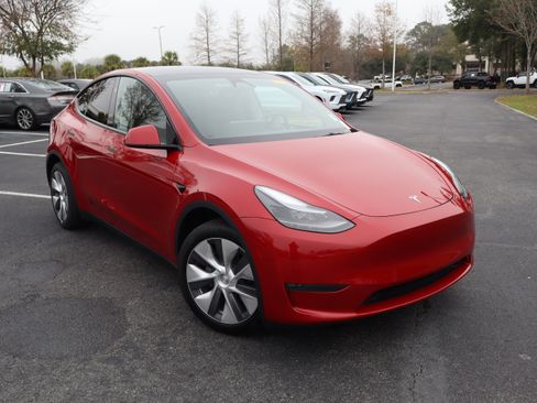 Used 2024 Tesla Model Y Long Range image 2