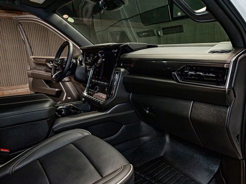 Used 2025 GMC Yukon XL Elevation w/ Technology Package image 16