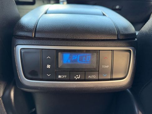 Used 2019 Toyota Highlander XLE FWD image 32