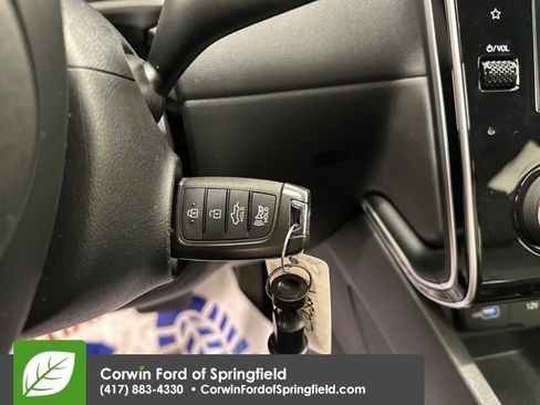 Used 2024 Hyundai Santa Cruz SE image 25