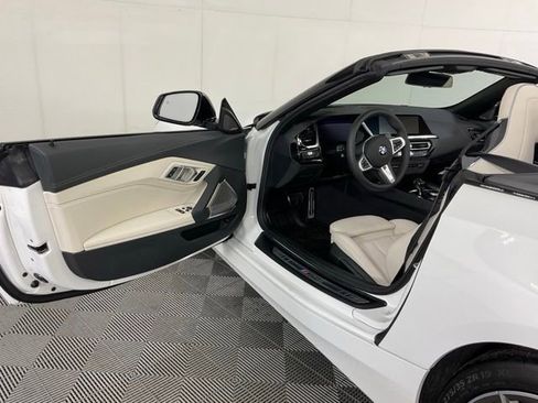 Certified 2026 BMW Z4 M40i w/ Premium Package RWD image 33