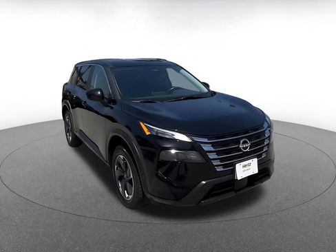 Used 2025 Nissan Rogue SV AWD/4WD image 3