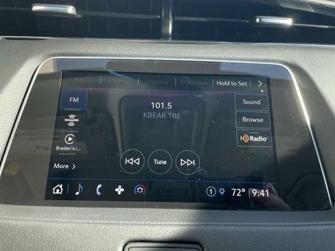 Used 2023 Cadillac XT4 Luxury w/ Cold Weather Package AWD/4WD image 16