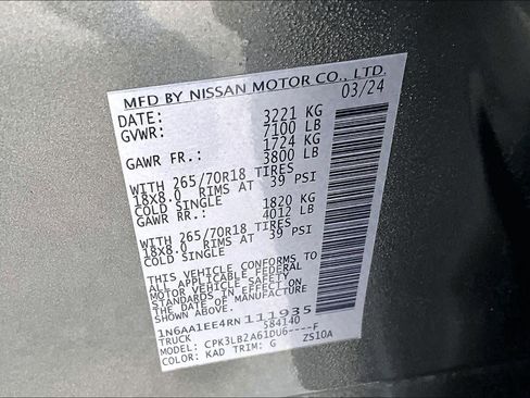 Used 2024 Nissan Titan SV image 32