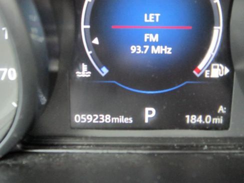 Used 2018 Jaguar XF Premium image 11