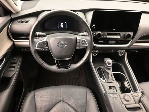 Used 2024 Toyota Grand Highlander AWD image 17