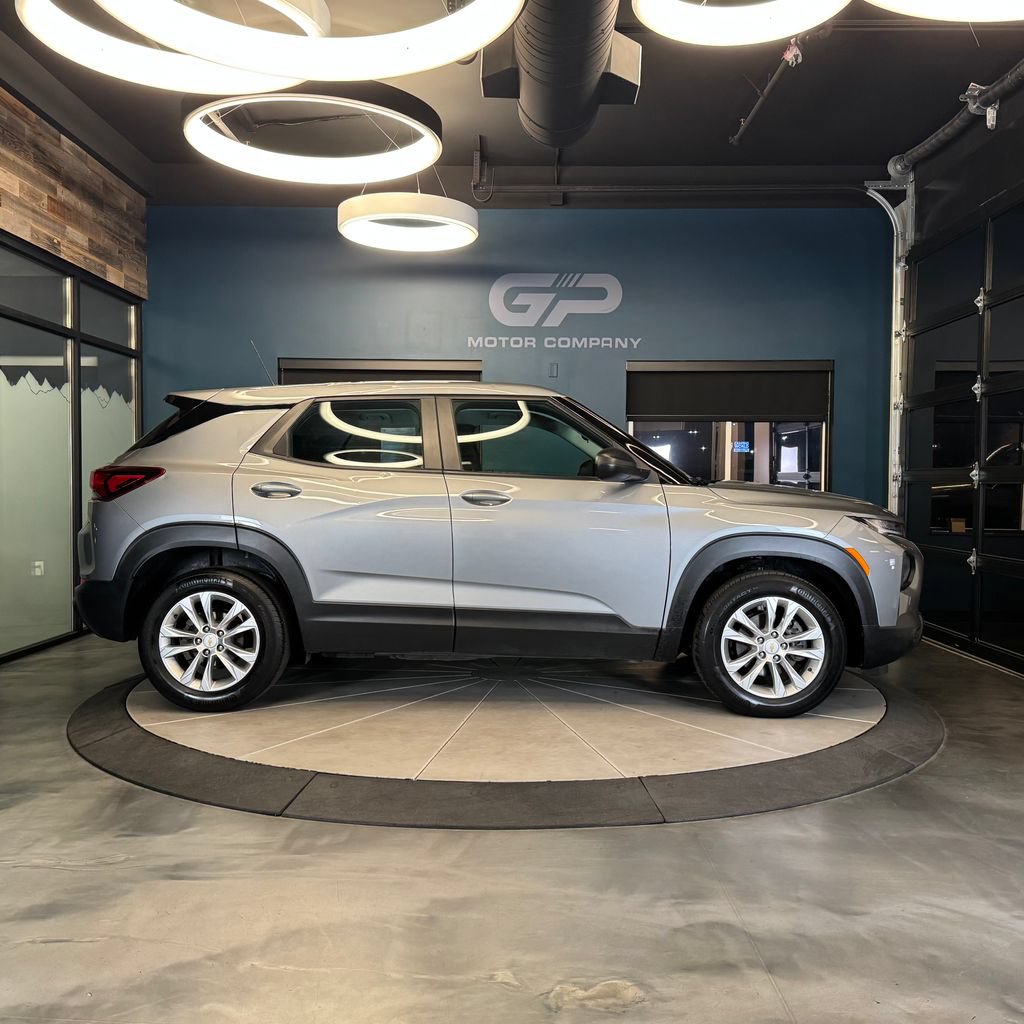 Used 2023 Chevrolet TrailBlazer LS FWD image 2
