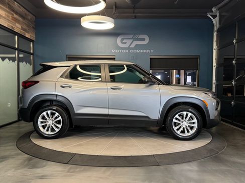 Used 2023 Chevrolet TrailBlazer LS FWD image 2