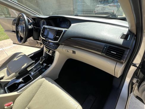 Used 2017 Honda Accord EX-L image 25