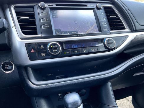 Used 2018 Toyota Highlander SE FWD image 35