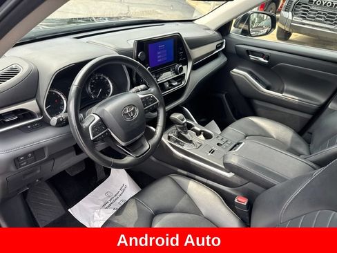 Used 2024 Toyota Highlander XLE FWD image 13