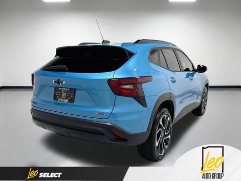 Used 2025 Chevrolet Trax RS w/ Sunroof Package FWD image 8