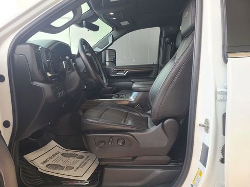 Used 2024 Chevrolet Silverado 2500 High Country w/ High Country Premium Package image 3