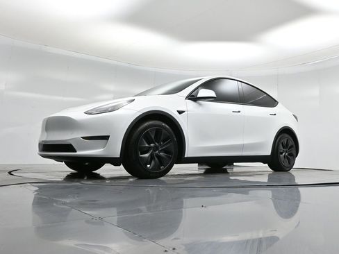 Used 2025 Tesla Model Y Long Range image 42