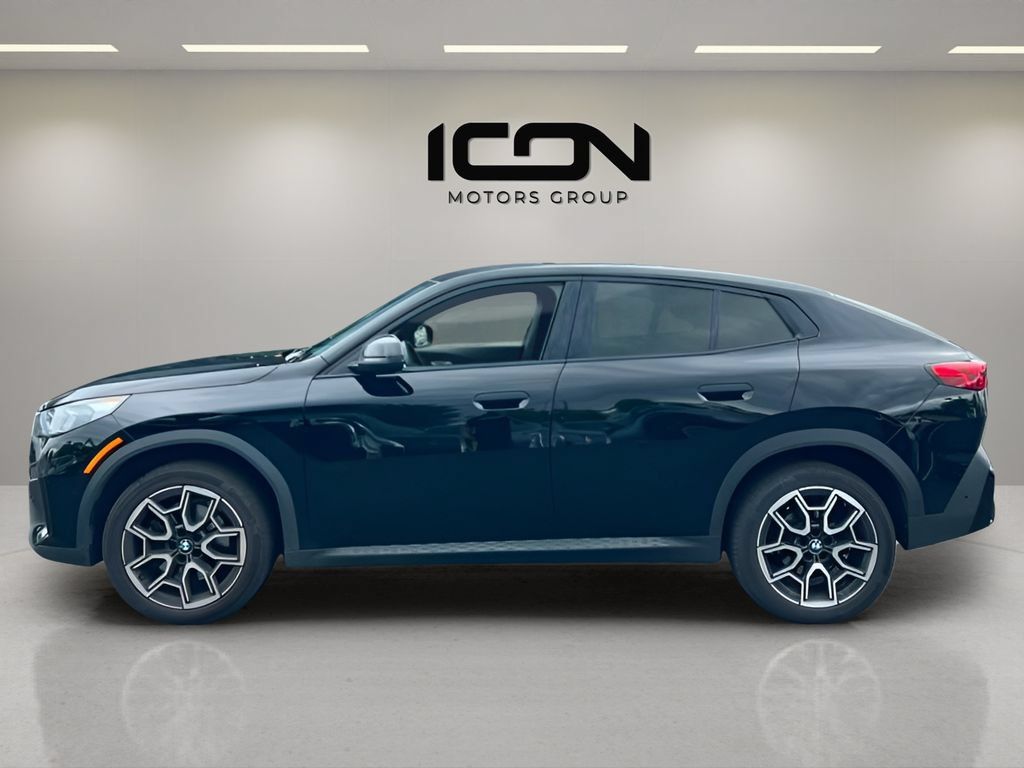 Used 2026 BMW X2 xDrive28i AWD/4WD image 2