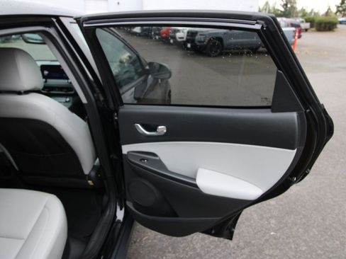 Used 2023 Hyundai Kona Limited image 20