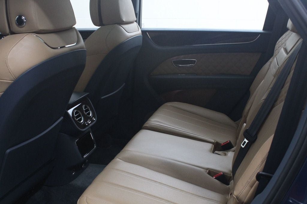 Used 2022 Bentley Bentayga AWD/4WD image 8