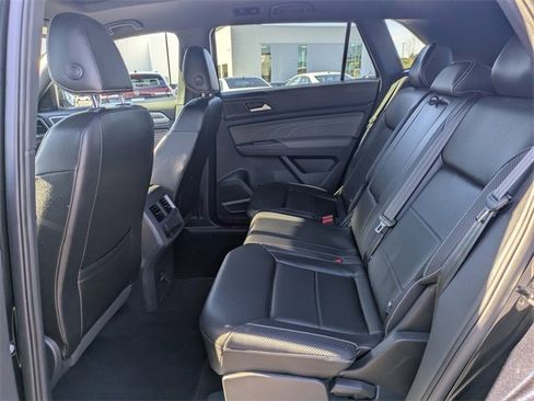 Certified 2021 Volkswagen Atlas Cross Sport SE w/ Panoramic Sunroof Package image 15