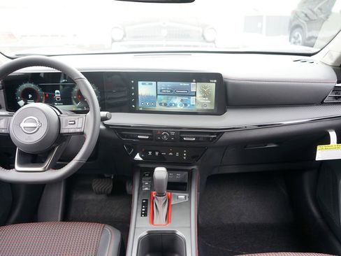 New 2025 Nissan Kicks SR image 21