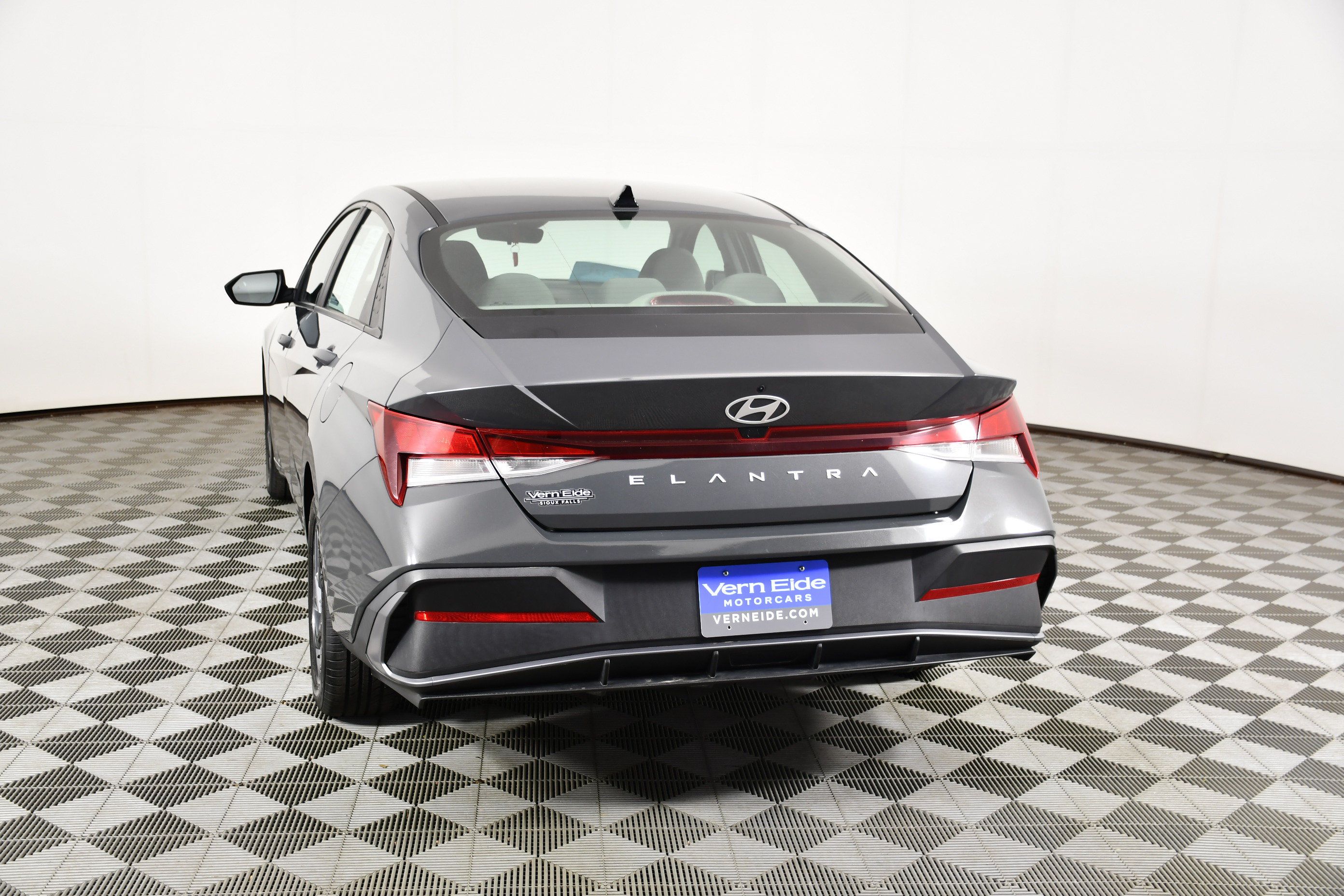Used 2024 Hyundai Elantra SEL FWD image 11