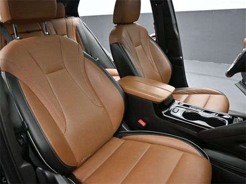 Used 2021 Buick Envision Essence w/ Technology Package I image 26