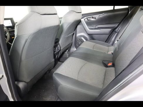 Used 2021 Toyota RAV4 XLE w/ Convenience Package FWD image 14