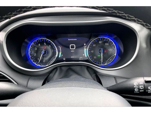 Certified 2025 Chrysler Pacifica Select image 27