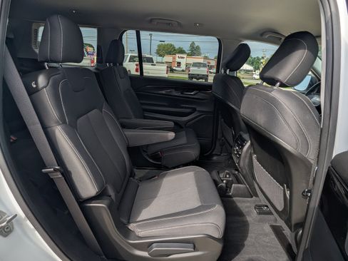 Used 2023 Jeep Grand Cherokee L Laredo w/ Luxury Tech Group I AWD/4WD image 13
