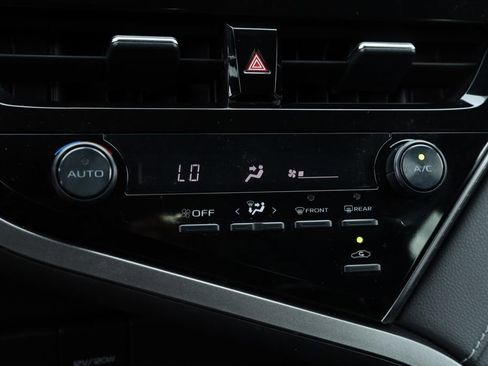 Used 2021 Toyota Camry SE image 7