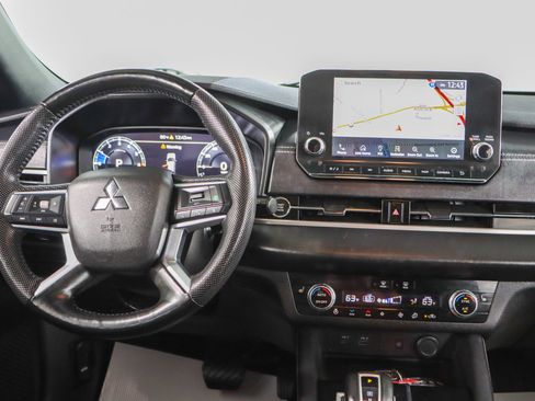 Used 2023 Mitsubishi Outlander SEL image 17