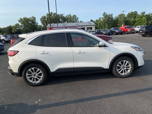 Used 2020 Ford Escape SE FWD image 2