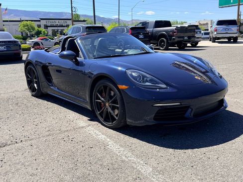 Used 2019 Porsche 718 Boxster RWD image 11