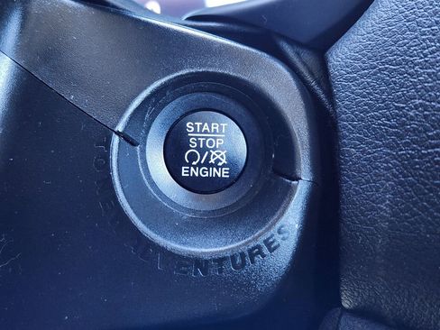 Used 2021 Jeep Renegade Latitude w/ Convenience Group AWD/4WD image 20