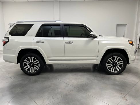 Used 2018 Toyota 4Runner Limited w/ Four Season Floor Mat Package AWD/4WD image 10