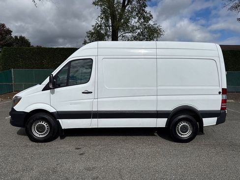Used 2017 Mercedes-Benz Sprinter 2500 image 3