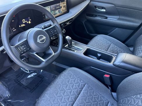 Used 2025 Nissan Kicks SV FWD image 4