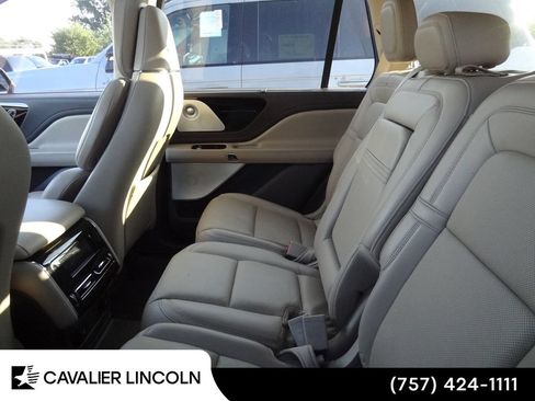 Used 2022 Lincoln Aviator Reserve w/ Equipment Group 201A RWD image 8