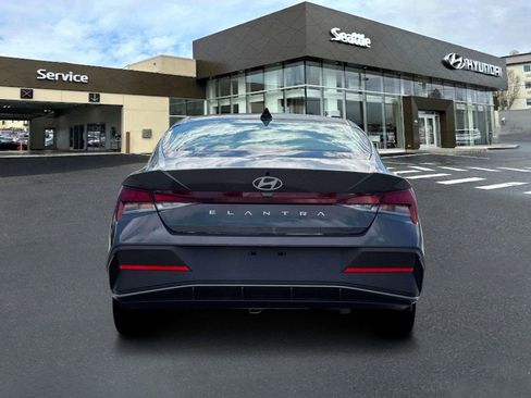New 2026 Hyundai Elantra SE FWD image 6