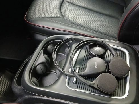 Used 2020 Chrysler Pacifica Limited image 12