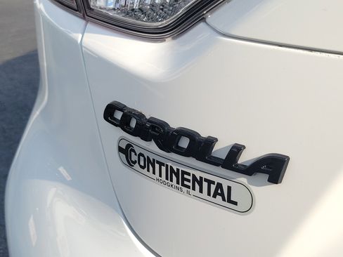 Certified 2025 Toyota Corolla SE w/ SE Premium Package FWD image 8